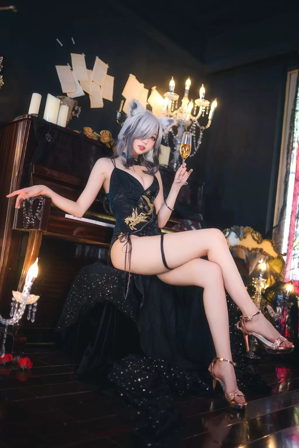 网紅Coser 周叽是可爱兔兔 – 礼服 气质好看的美女套图-丽图阁