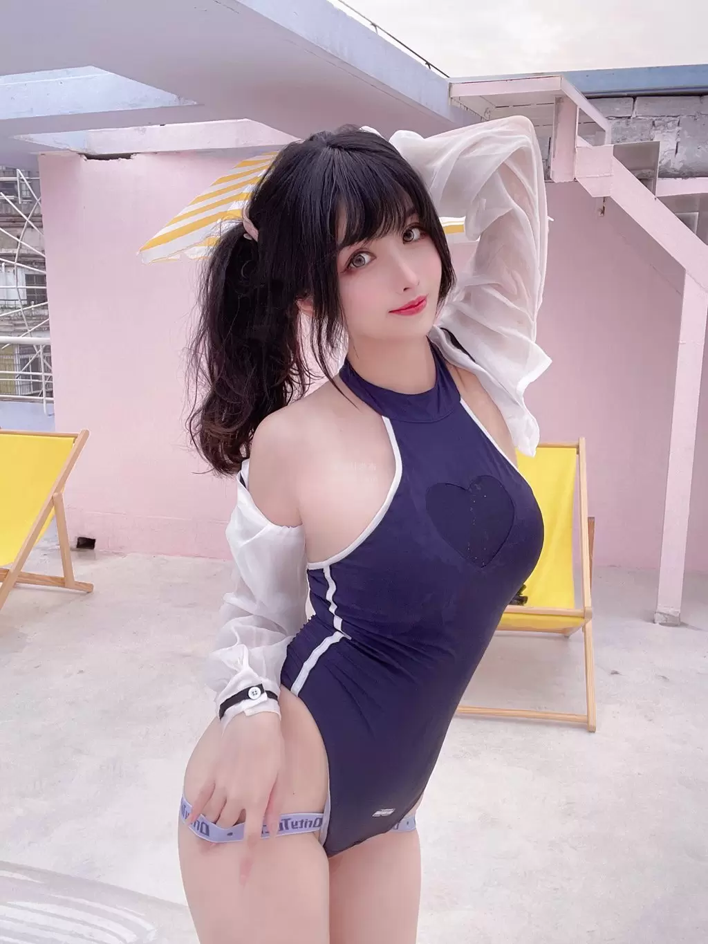 知名动漫Coser@rioko凉凉子 天台竞泳 气质美女写真图片大全-丽图阁