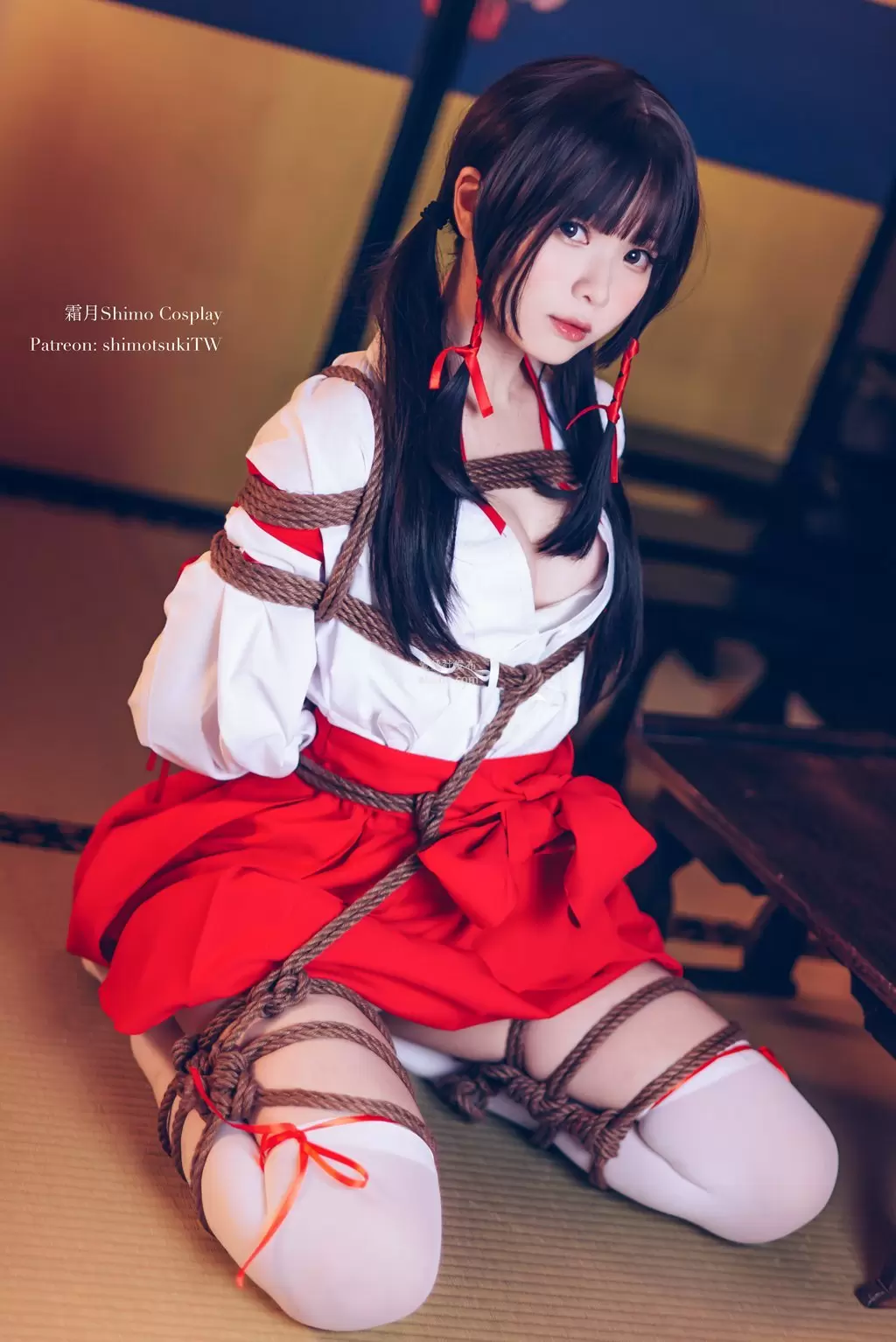 人气Coser@霜月shimo 巫女捆绑 性感美女图片-丽图阁