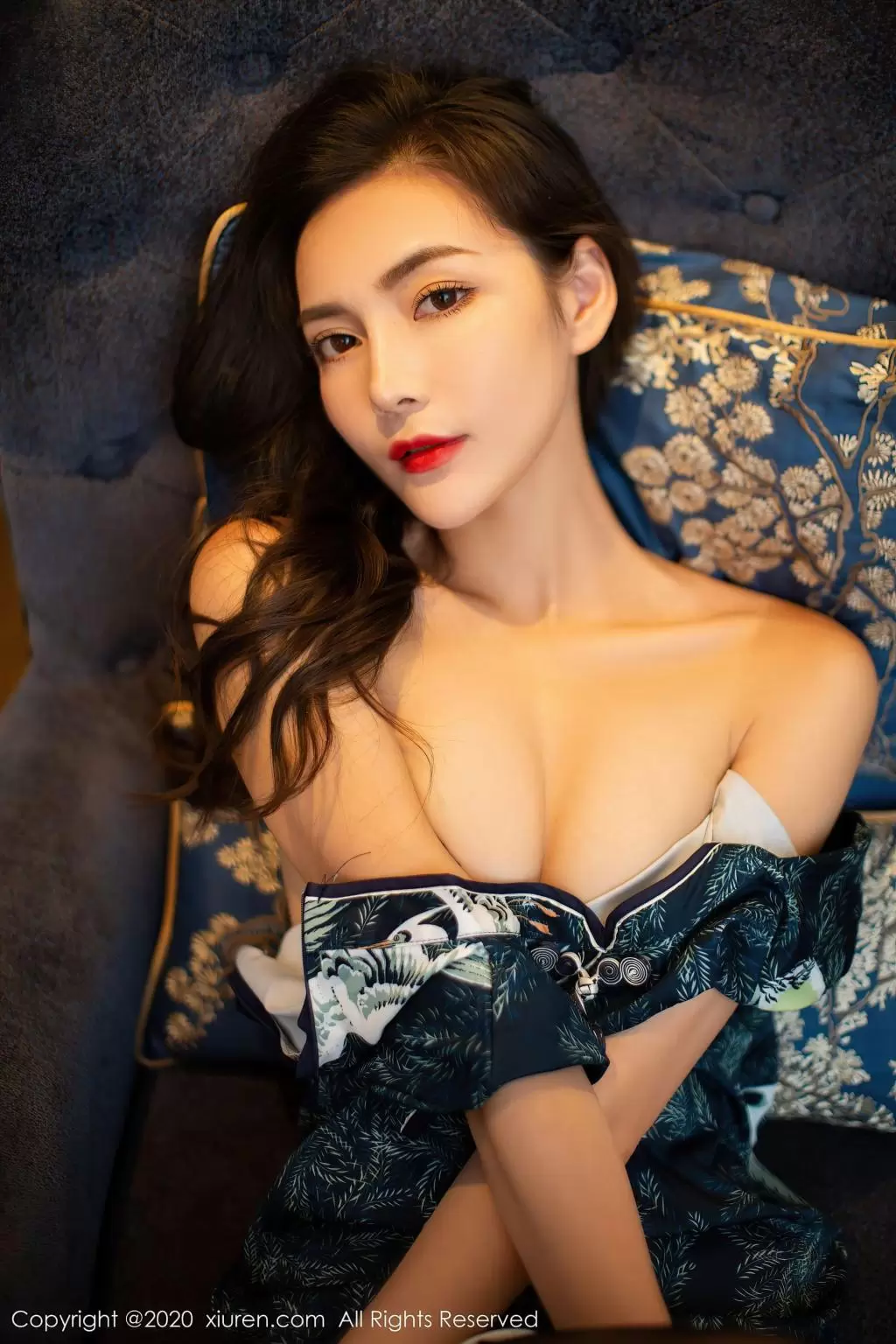 [XiuRen秀人网] No.2411 夏玥 美女写真艺术照图片-丽图阁