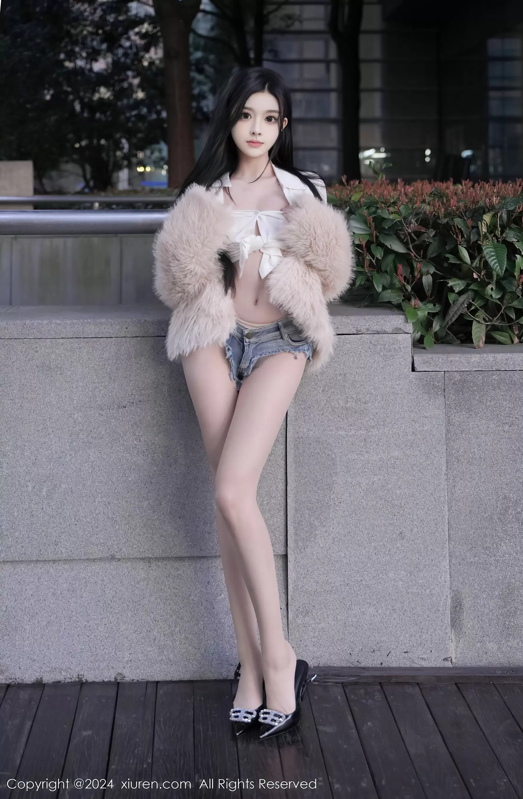 No.8261 龙雪儿 清纯美腿 美女经典黑丝写真套图-丽图阁